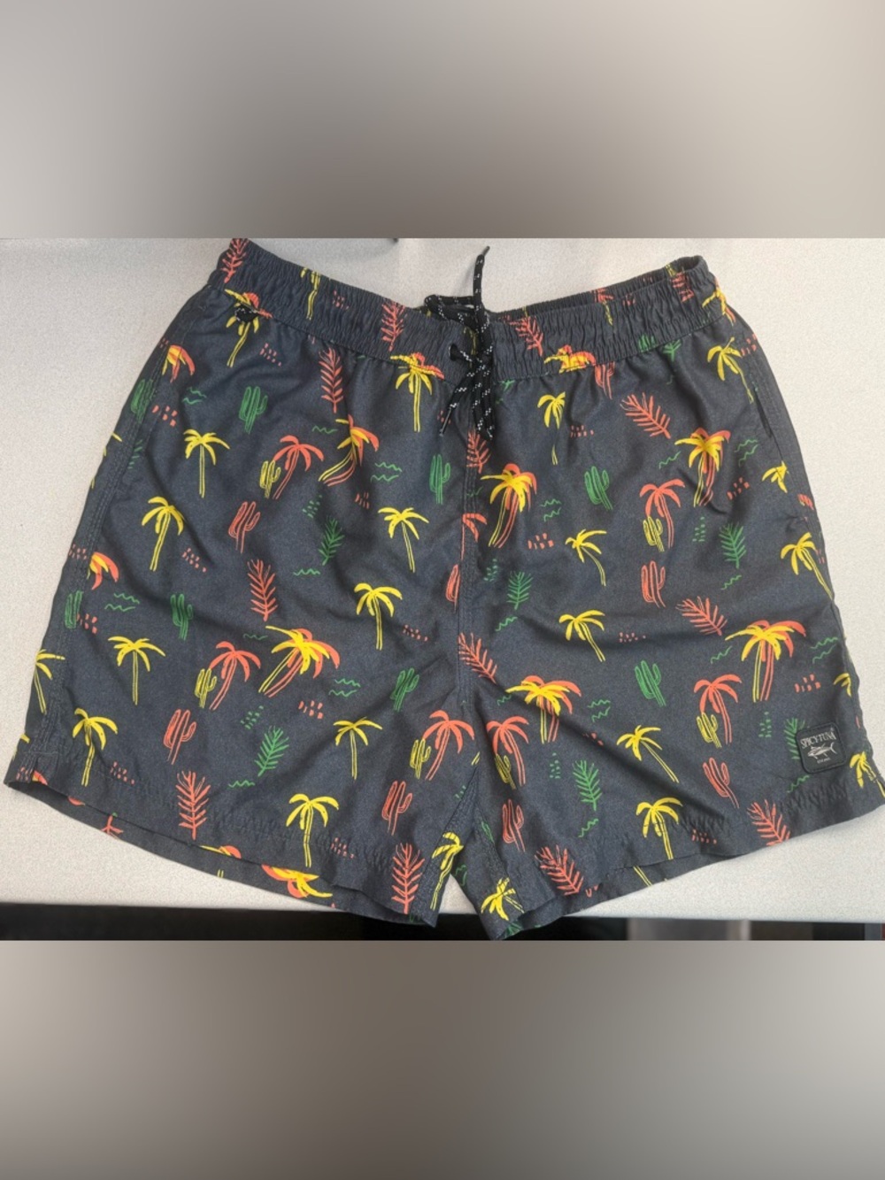 Spicy Tuna Mens L Swim Trunks 5” inseam Colorful Neon Palm Trees & Cactus NWOT